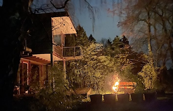 Rumi Haus bei Nacht
